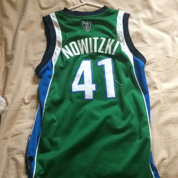 Throwback Nowitzki basketball jersey - Picture 2 of 2